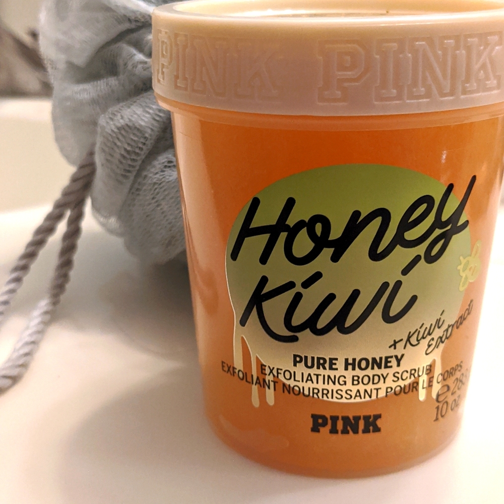 PINK Honey Kiwi Exfoliating Body Scrub